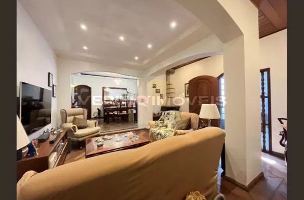CASA com 4 dormitórios e 2 garagens