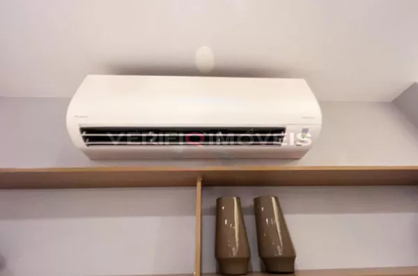 APARTAMENTO no 22º andar mobiliado com 1 dormitório e 1 garagem