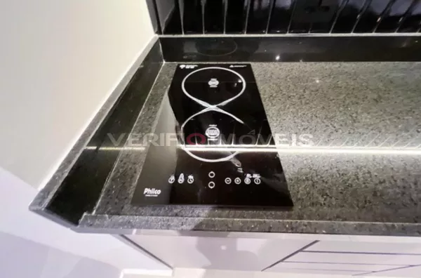 APARTAMENTO no 22º andar mobiliado com 1 dormitório e 1 garagem