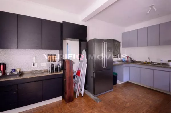 CASA com 4 dormitórios e 2 garagens