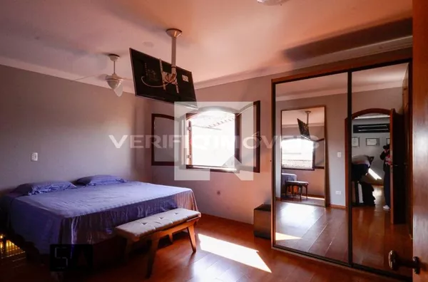 CASA com 4 dormitórios e 2 garagens