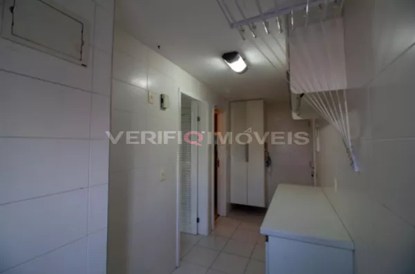 APARTAMENTO no 6º andar com 3 dormitórios e 2 garagens