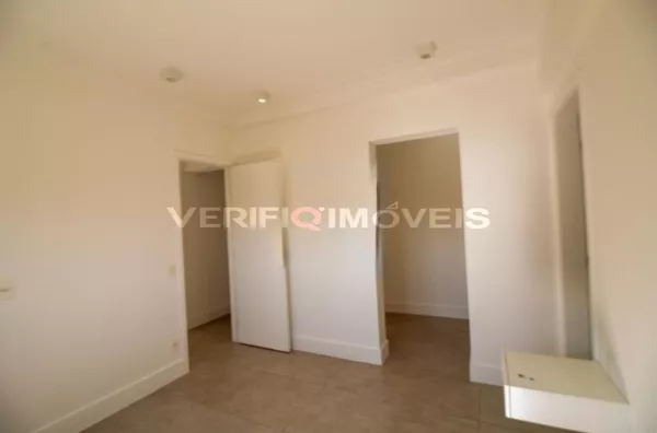 APARTAMENTO no 11º andar com 2 dormitórios e 2 garagens