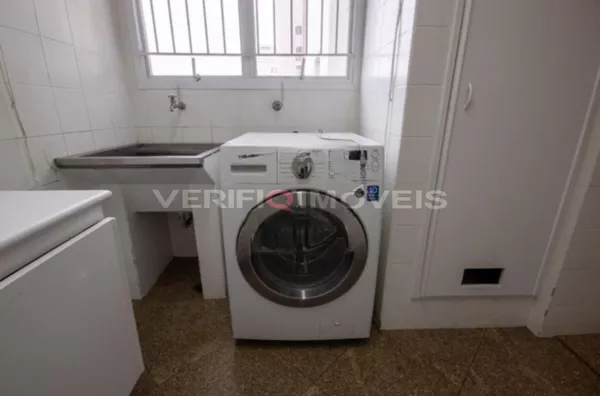 APARTAMENTO no 8º andar mobiliado com 3 dormitórios e 3 garagens