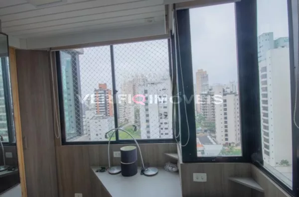 APARTAMENTO no 8º andar mobiliado com 3 dormitórios e 3 garagens
