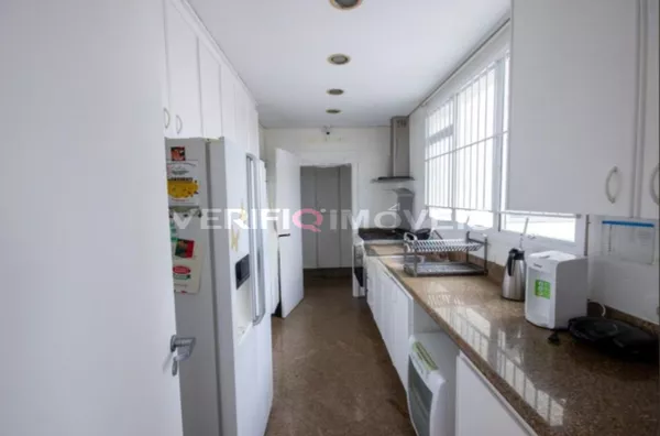 APARTAMENTO no 8º andar mobiliado com 3 dormitórios e 3 garagens