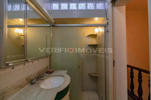 CASA mobiliada com 2 dormitórios e 2 garagens