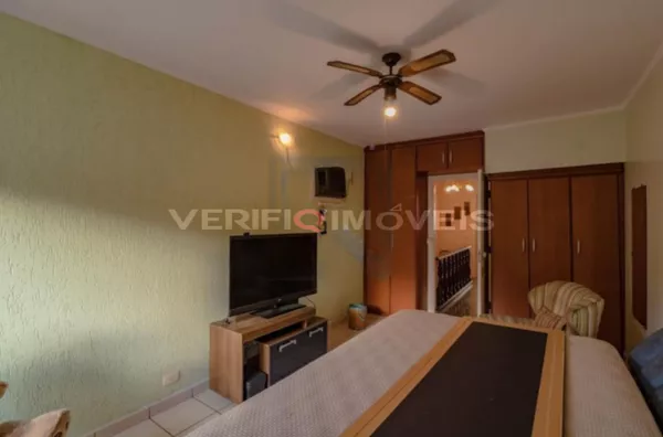 CASA mobiliada com 2 dormitórios e 2 garagens