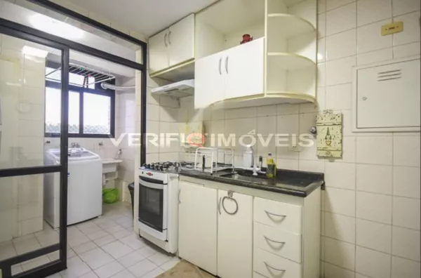 APARTAMENTO no 2º andar mobiliado com 3 dormitórios e 2 garagens