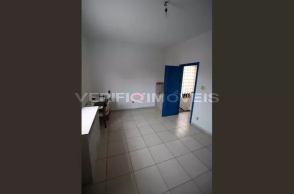 CASA com 3 dormitórios e 2 garagens