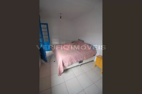CASA com 3 dormitórios e 2 garagens