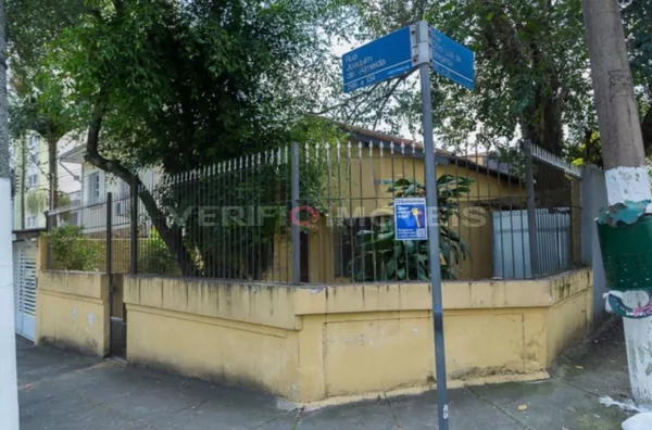 CASA com 3 dormitórios e 2 garagens