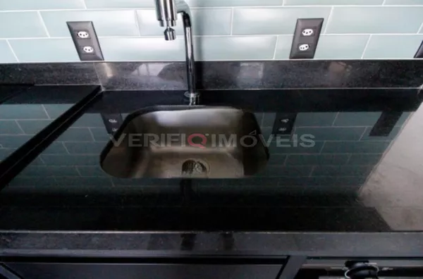 APARTAMENTO no 13º andar mobiliado com 1 dormitório e 1 garagem