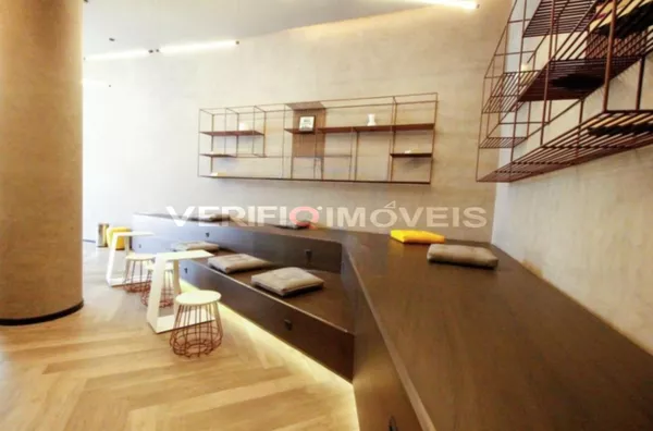 APARTAMENTO no 13º andar mobiliado com 1 dormitório e 1 garagem