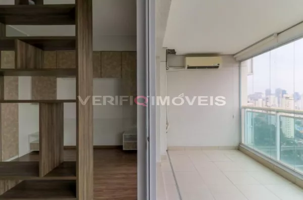 APARTAMENTO no 18º andar com 1 dormitório e 2 garagens