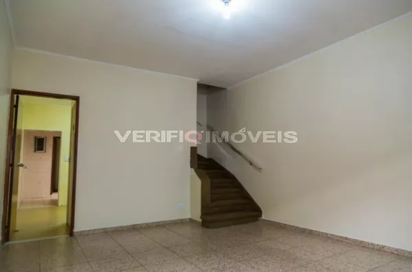CASA EM CONDOMÍNIO com 3 dormitórios e 1 garagem