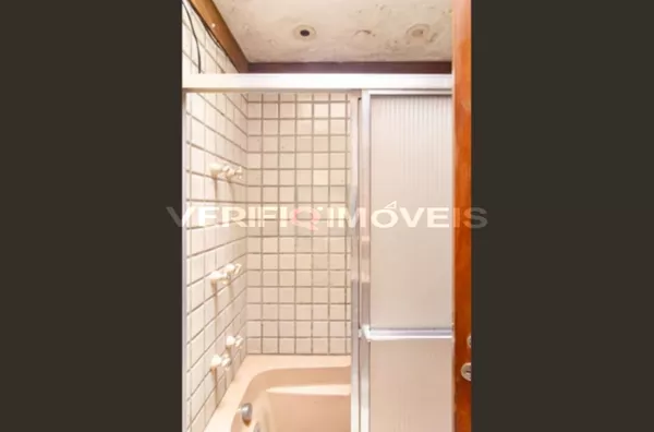 CASA com 4 dormitórios e 2 garagens