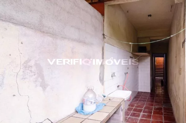CASA com 4 dormitórios e 2 garagens