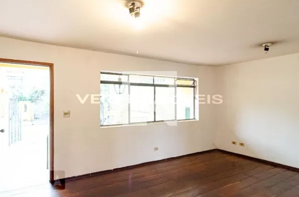 CASA com 4 dormitórios e 2 garagens