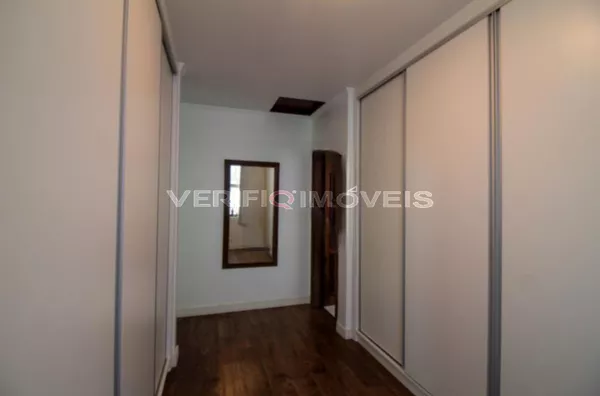 CASA mobiliada com 3 dormitórios e 2 garagens