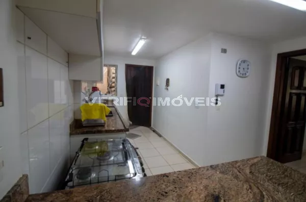 CASA mobiliada com 3 dormitórios e 2 garagens