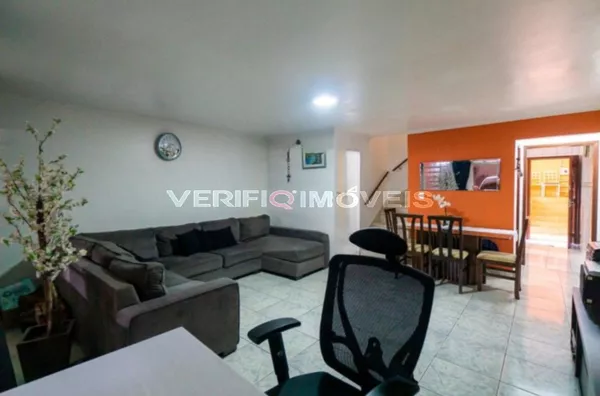 CASA mobiliada com 3 dormitórios e 3 garagens