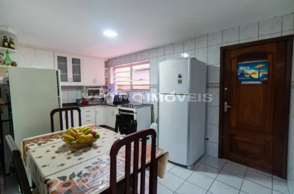 CASA mobiliada com 3 dormitórios e 3 garagens