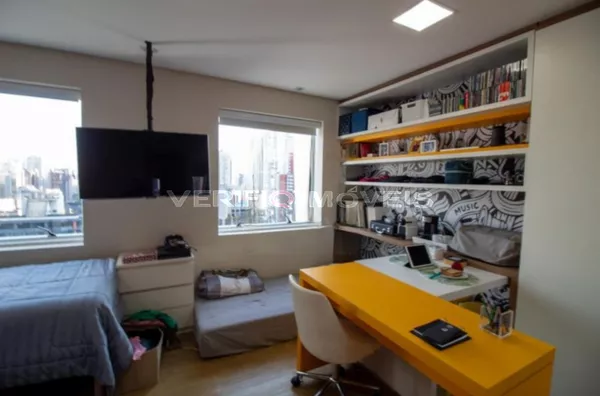 STUDIO no 18º andar com 1 dormitório e 1 garagem