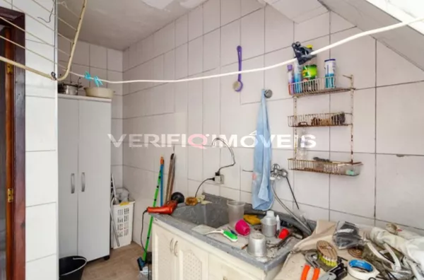 CASA com 4 dormitórios e 2 garagens