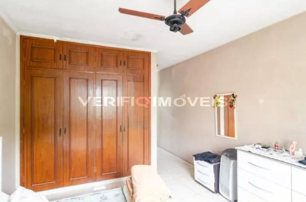 CASA com 4 dormitórios e 2 garagens