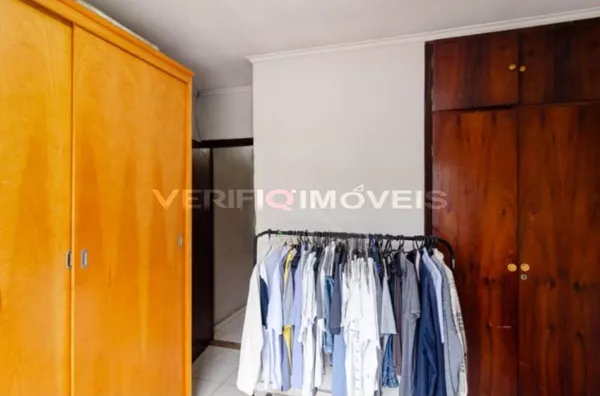CASA com 4 dormitórios e 2 garagens