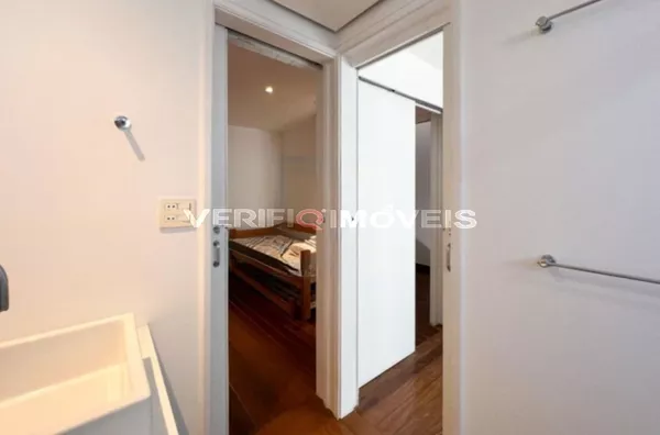 APARTAMENTO no 8º andar mobiliado com 2 dormitórios e 2 garagens