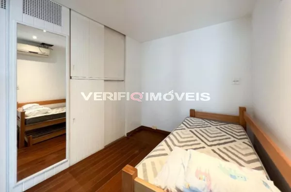 APARTAMENTO no 8º andar mobiliado com 2 dormitórios e 2 garagens