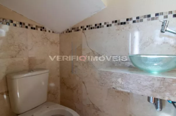 CASA com 3 dormitórios e 6 garagens
