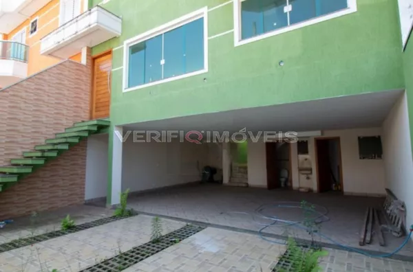CASA com 3 dormitórios e 6 garagens