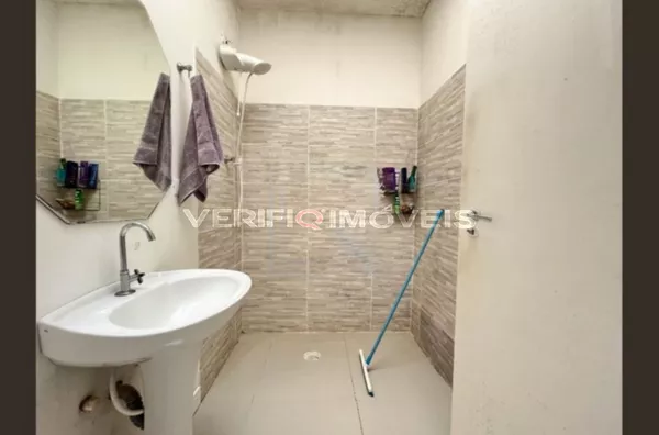 CASA com 3 dormitórios e 2 garagens