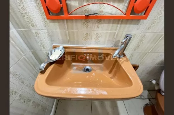 CASA com 3 dormitórios e 2 garagens