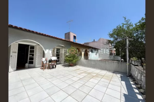CASA com 3 dormitórios e 2 garagens