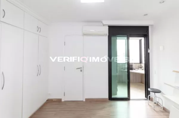 APARTAMENTO Térreo mobiliado com 4 dormitórios e 3 garagens