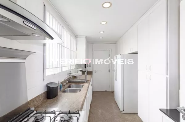 APARTAMENTO Térreo mobiliado com 4 dormitórios e 3 garagens