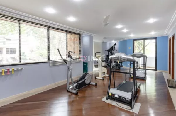 APARTAMENTO Térreo mobiliado com 4 dormitórios e 3 garagens