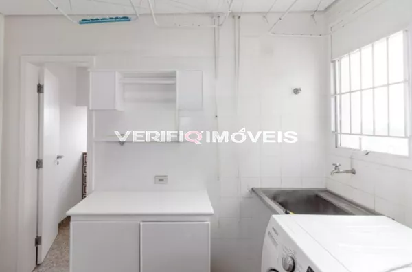 APARTAMENTO Térreo mobiliado com 4 dormitórios e 3 garagens