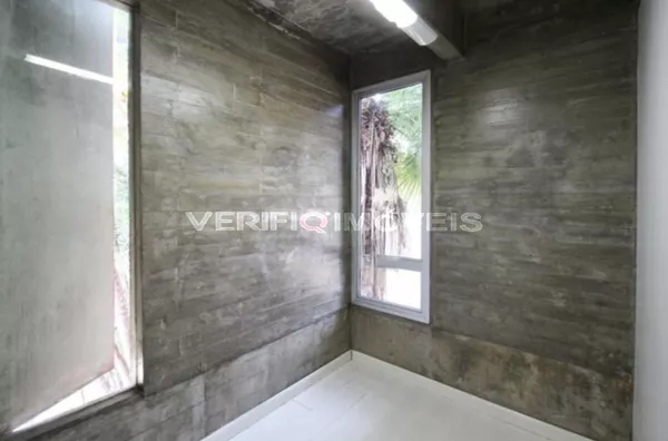 CASA com 4 dormitórios e 4 garagens