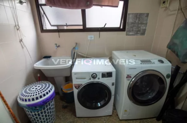 APARTAMENTO no 3º andar com 3 dormitórios e 2 garagens