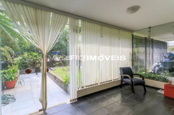 APARTAMENTO no 1º andar mobiliado com 2 dormitórios e 1 garagem