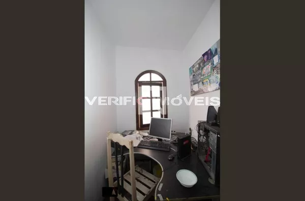 CASA com 3 dormitórios e 2 garagens
