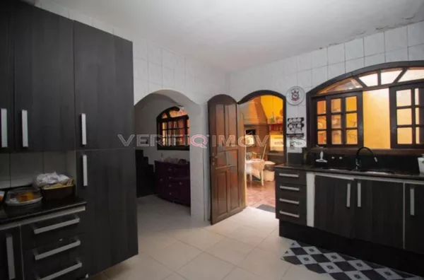 CASA com 3 dormitórios e 2 garagens