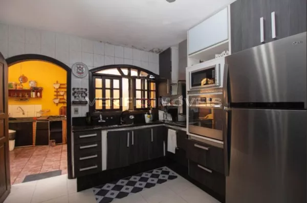 CASA com 3 dormitórios e 2 garagens