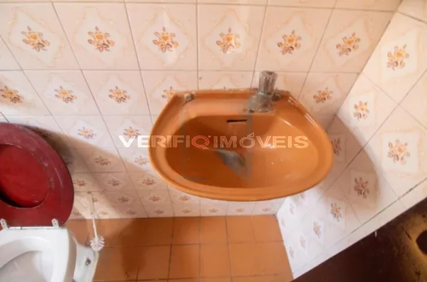 CASA com 4 dormitórios e 2 garagens