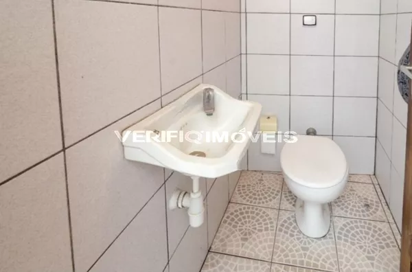 CASA mobiliada com 3 dormitórios e 2 garagens
